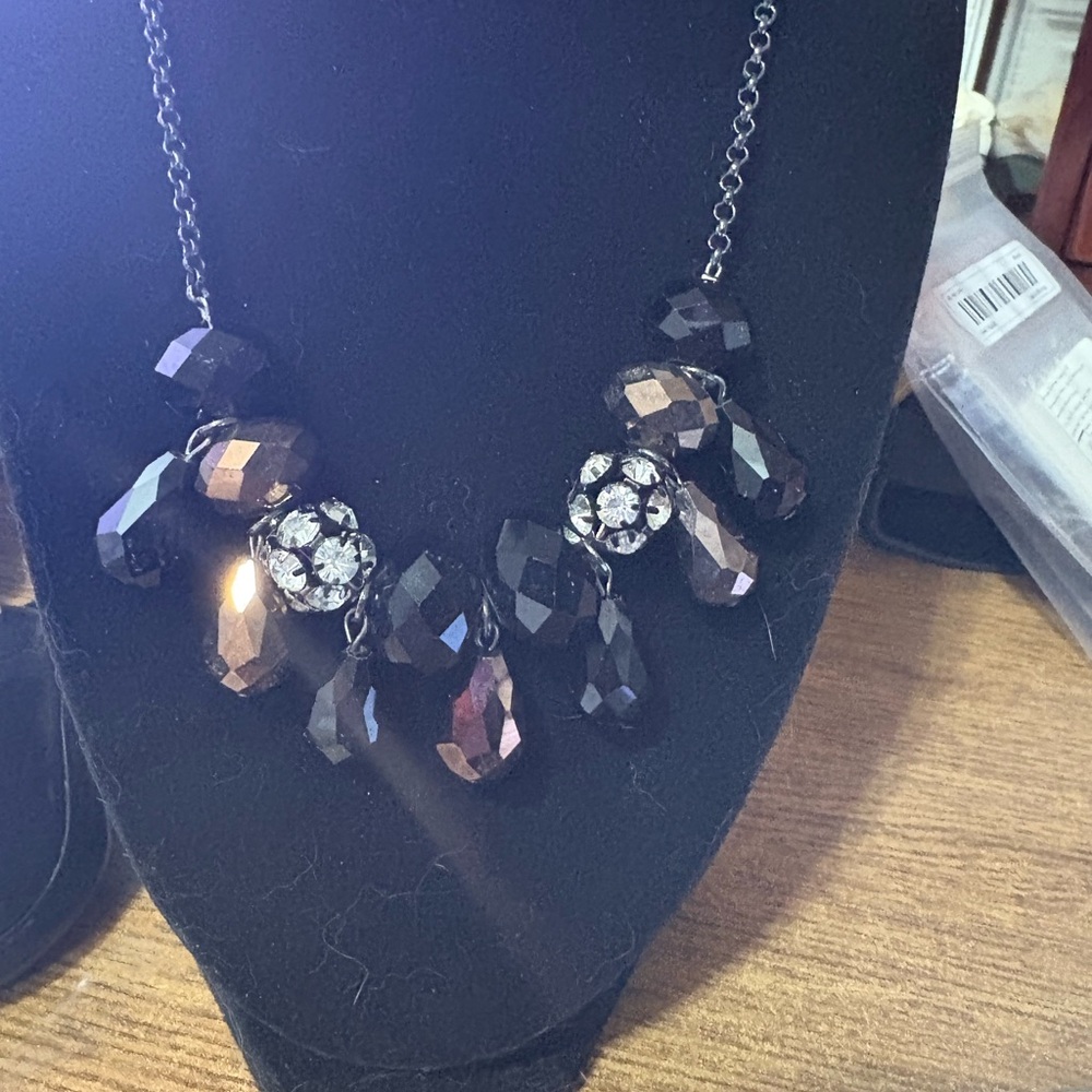 S38 Liz Claiborne Elegant Statement Necklace